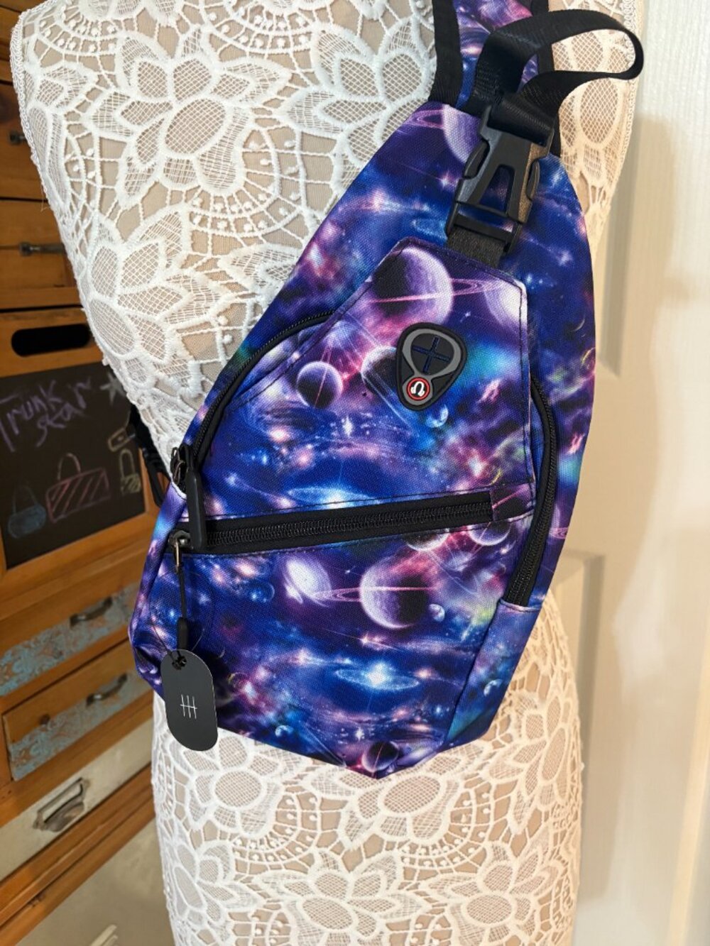 Belt Bag - Sling Bag -Crossbody -3 Compartment -Galaxy / Planet Stars Print- NWT - Picture 4 of 10